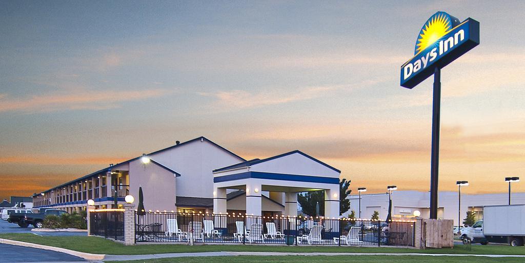 Days Inn Norman Esterno foto
